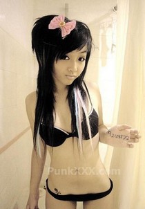 Petite Canadian masseuse